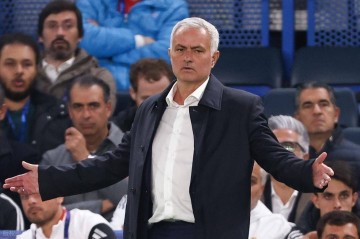 刺激夜:62岁穆帅率队2-0晋级,法甲领头羊3-3遭阻击,本泽马失点