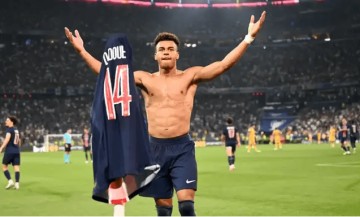 欧冠改制首人!19岁杜埃决赛造3球,巴黎靠他成三冠王