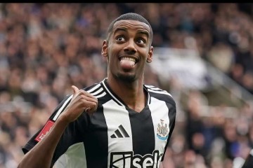 1.4亿豪赌!纽卡疯狂引援背后藏玄机,利物浦偷乐:伊萨克离队倒计时?