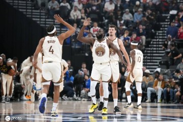 库里6犯毕业科尔被驱逐 勇船老头局竟遭菜鸟抢镜?