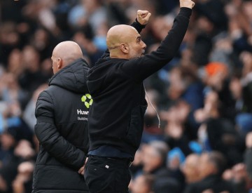 曼城3-0曼联！瓜帅妥协居功至伟，阿莫林造耻辱纪录拿阿森纳挡枪