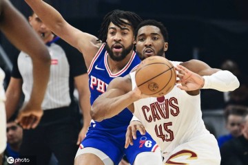 哈登21分米切尔17+6 骑士大胜76人