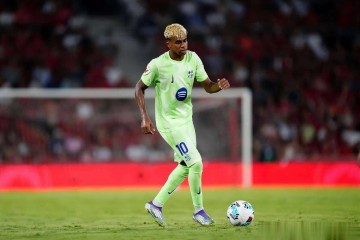 3:0!5分钟2张红牌,亚马尔传射助巴萨新赛季西甲开门红