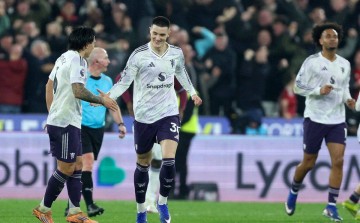 利物浦迎来利好？曼联与切尔西均遭遇保级队顽强抵抗，欧冠争夺形势再起波澜