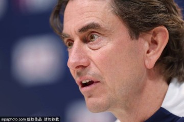 热刺风暴仍在酝酿:弗兰克带队出面应对舆论,帅位命运悬而未决