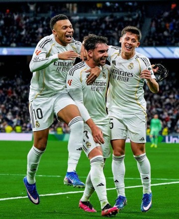 足坛一夜动态:曼联2-0曼城,拜仁造5-1惨案,利物浦创45年耻辱纪录