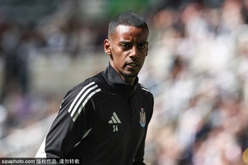 要去利物浦?伊萨克缺席热身赛引热议 纽卡主帅澄清绯闻