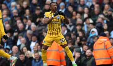 AC米兰少一人硬刚,4连胜登顶意甲榜首!最血性比赛震撼全场!