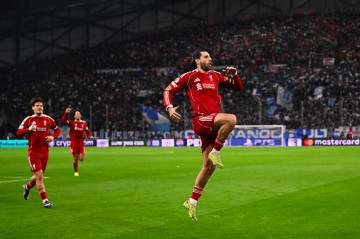 豪门狂欢夜:马赛0-3利物浦 凯恩双响拜仁2-0升至第二 切尔西1-0