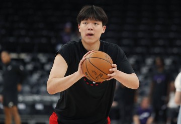 杨瀚森G联赛首发出战砍18分10板4助 开拓者官宣召回他