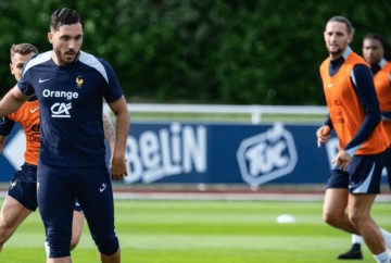 法甲妖星空降伊蒂哈德!22岁谢尔基顶替德布劳内,球迷:这波血亏还是血赚?