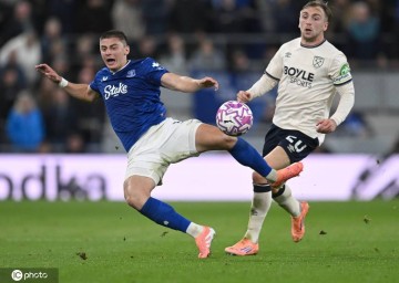 努诺执教首秀止连败 西汉姆联1-1埃弗顿
努诺执教首秀止连败 西汉姆联1-1埃弗顿