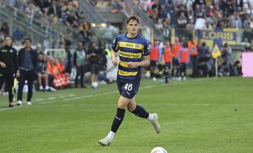 意甲动态一览:阿莱格里给莱奥新角色,国米强烈追逐18岁潜力新星