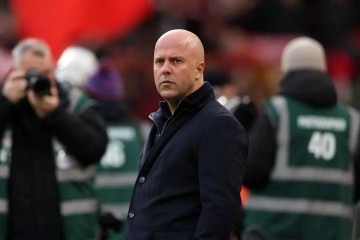 萨拉赫替补出场获安菲尔德掌声支持，斯洛特承认曾深入交谈：我们需要他