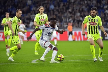 法甲焦点战:里昂主场剑指三分,布雷斯特客场难逃一败