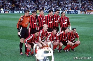 被扁虱害惨的玻璃人,24岁踢德甲,28岁退役,欧冠亚军是一生荣耀