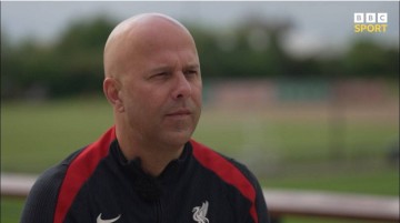 斯洛特回应阿尔特塔言论:联赛夺冠靠实力 欧冠才需运气