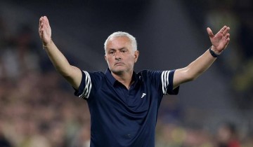 穆帅重返波尔图老东家,球迷称其依然风度翩翩